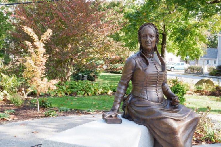 ElizabethTaberStatue-SippicanWeek-768x511